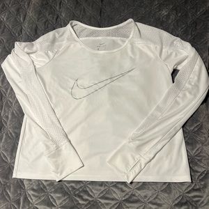 Nike long sleeve cropped shirt